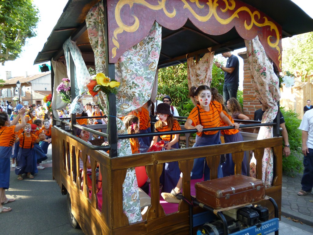 roulotte cristalball à la parade Festimanoir à Cugnaux, 2010